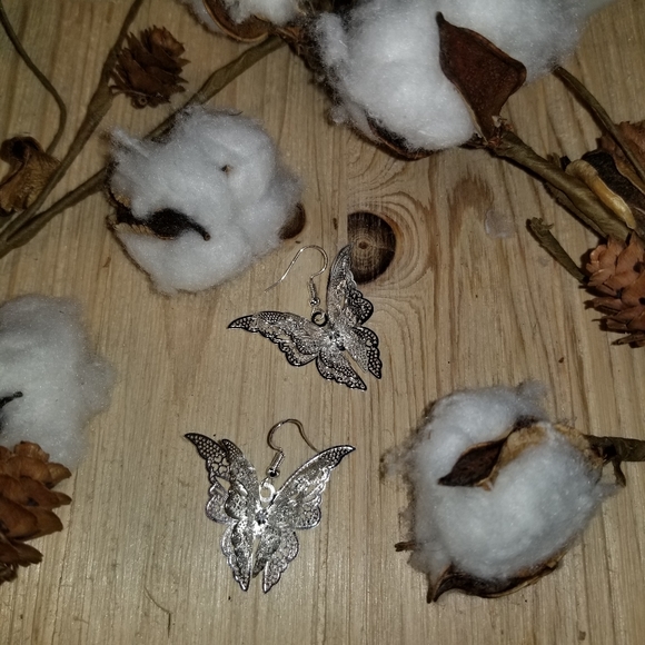 🦋🦋Gorgeous 3D Buttlerfly Dangle Earrings 🦋🦋 - Picture 6 of 10